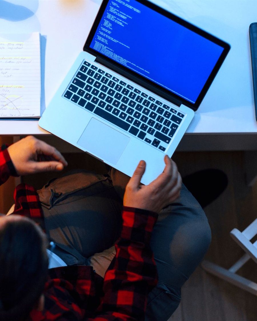 Business software in the cloud and AI-assisted development